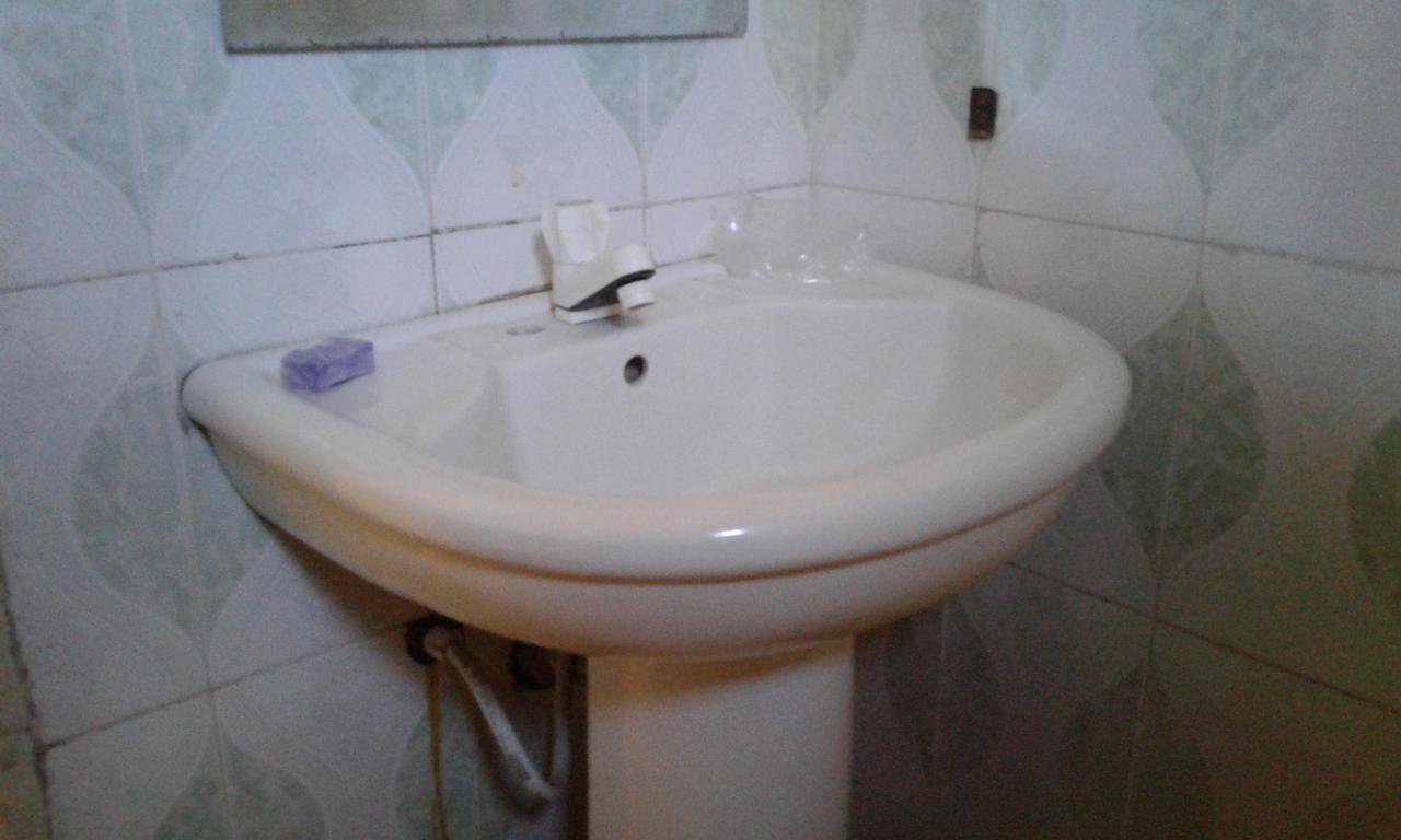 Jj & Je Family House Hostel Дар ес Саалам Екстериор снимка