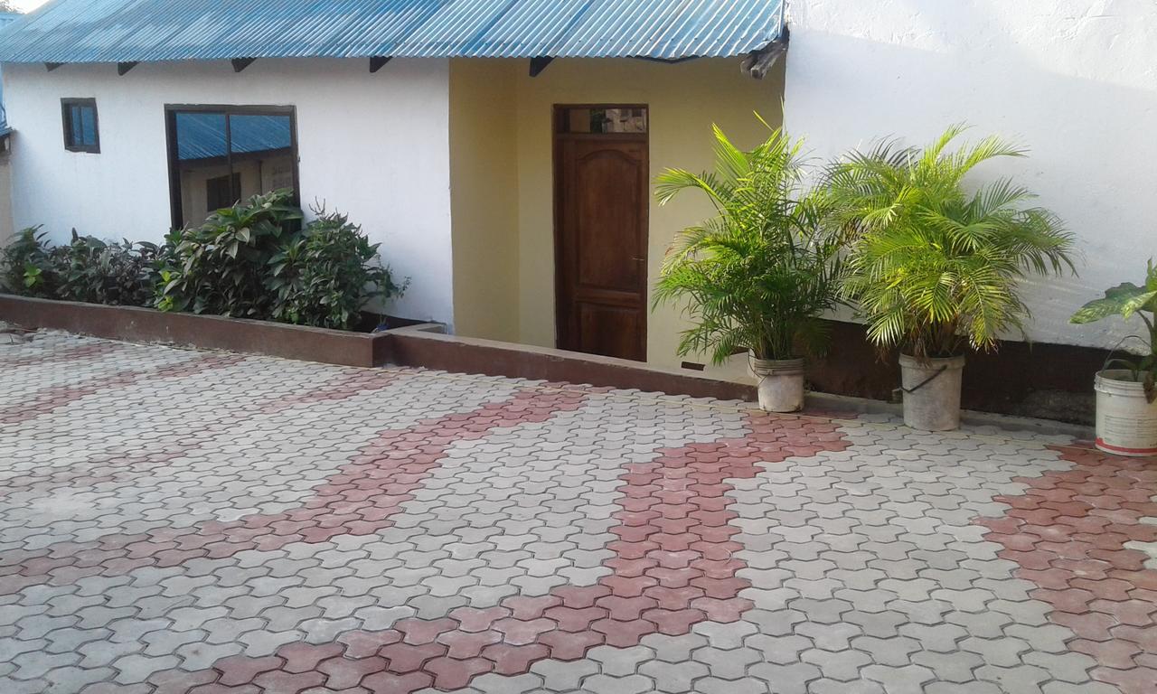 Jj & Je Family House Hostel Дар ес Саалам Екстериор снимка