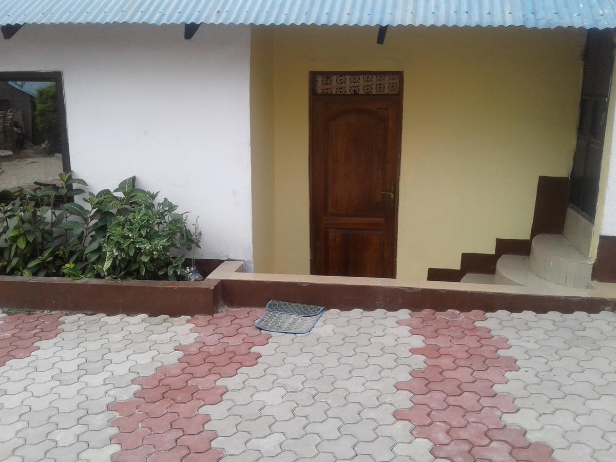 Jj & Je Family House Hostel Дар ес Саалам Екстериор снимка