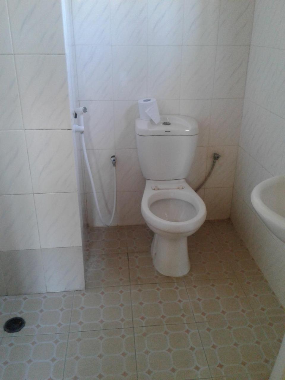 Jj & Je Family House Hostel Дар ес Саалам Екстериор снимка
