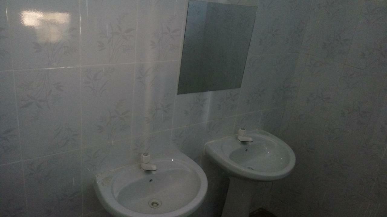 Jj & Je Family House Hostel Дар ес Саалам Екстериор снимка