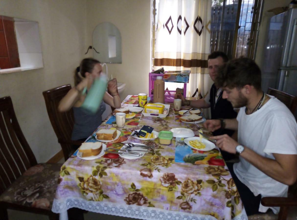 Jj & Je Family House Hostel Дар ес Саалам Екстериор снимка